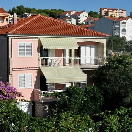 Apartament Karlo *