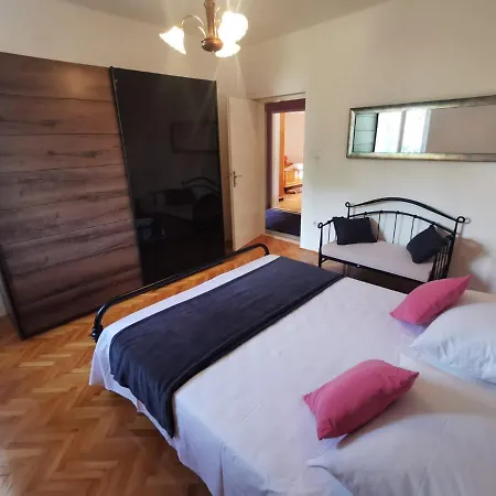 Apartament Karlo